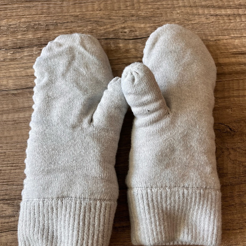 Lululemon Gray Ribbed Mittens - Picture 2 of 3